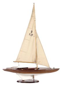 Maquette  du voilier de classe Olympique DRAGON AS078F